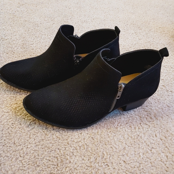 Torrid black faux suede western style booties size 8.5WW - Picture 5 of 5